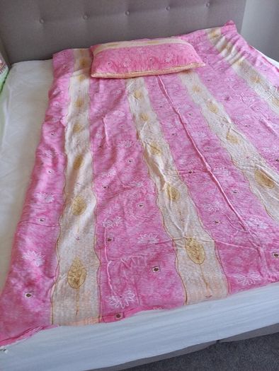 Single bed set.
