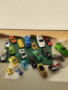 Bundle of Toy Cars Vehicles 10e