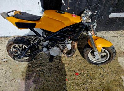 Pocket Rocket: 49cc 2-stroke Mini Moto
