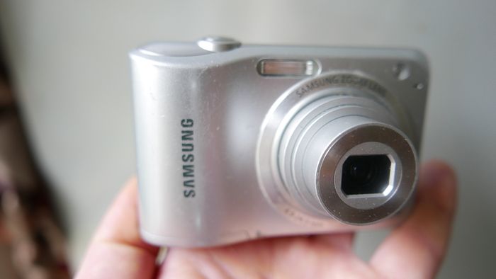 SAMSUNG Digital Camera ES28 12.0MP Metallic