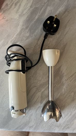 Hand mixer