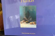 Piecework Puzzles Banana Hands