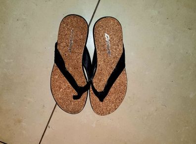 Brand New Glittery Flip Flops from DKNY size 5