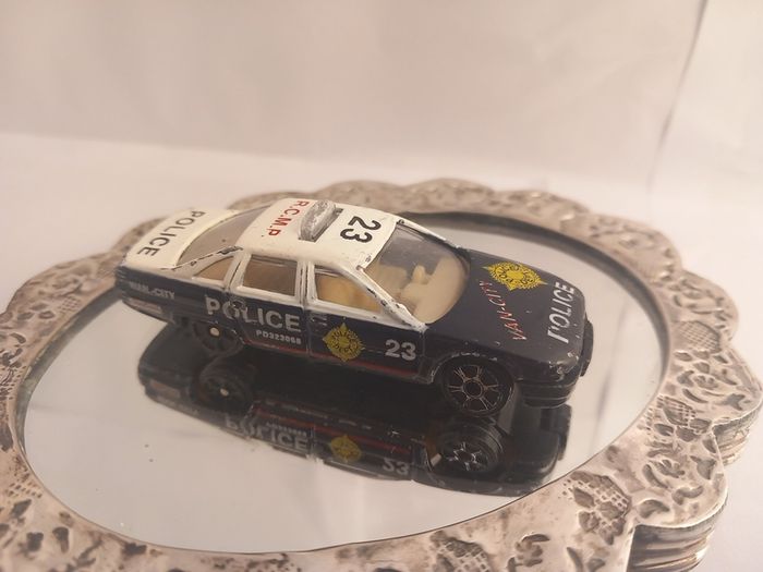Police force van Suzuki samurai Twist and drive truck PIONEER MERCEDES-BENZ Ford Mustang Mattel Hot Wheels Lamborghini Urus Car Used    Plymouth  barracuda Nissan oz  Dodge challenger Pontiac firebird Custom ford bronco FERRARI 612 Emergency  service  veh