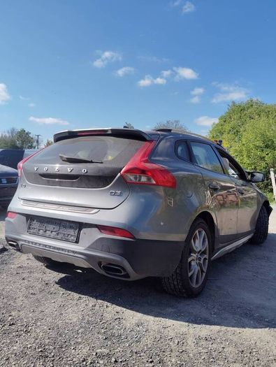 Breaking volvo V40 2016 2.0 diesel D3
