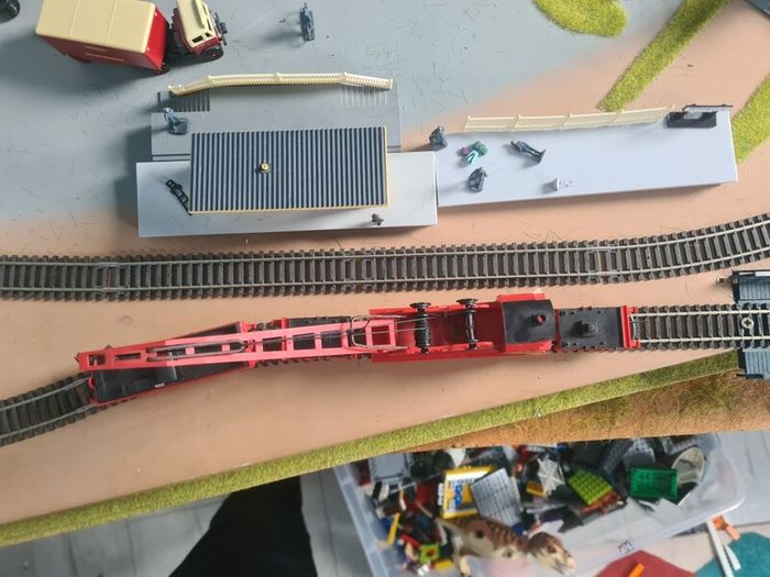 00 guage crane