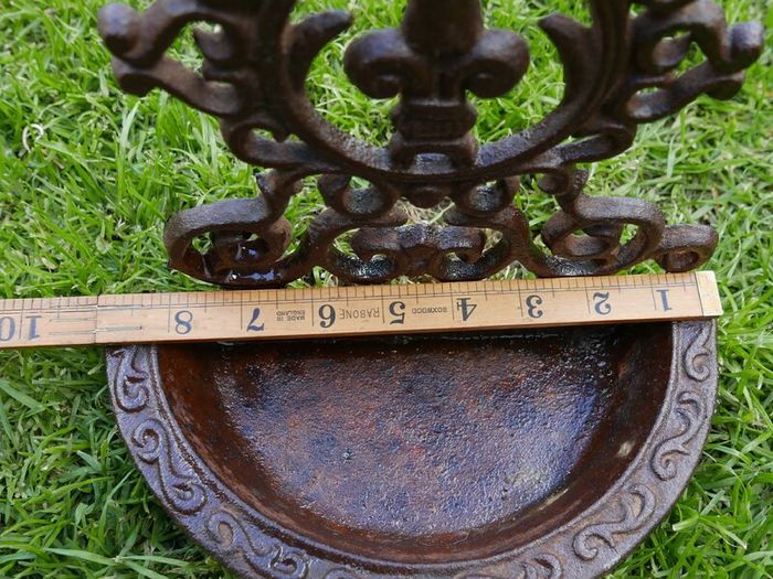 Antique Victorian cast iron wall mounted bird bath bird feeder