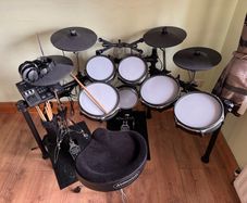 Millenium MPS-850 E-Drum + Extras