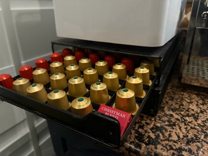 Coffee pod holder for Nespresso classic type capsules
