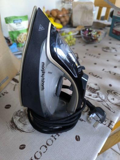 Morphy Richards  steam iron