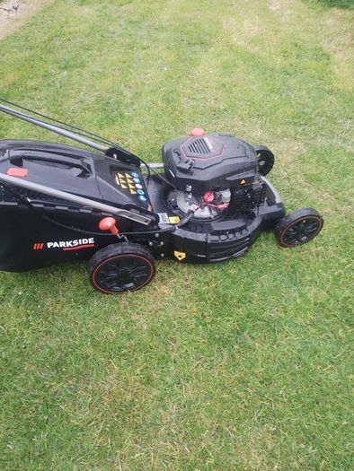 Self drive lawnmower