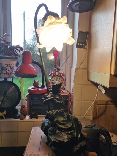 Figural lamp in the Art Nouveau style
