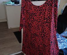 ladies plussize 26/28/30/32tops & dresses 5e each
