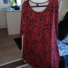 ladies plussize 26/28/30/32tops & dresses 5e each