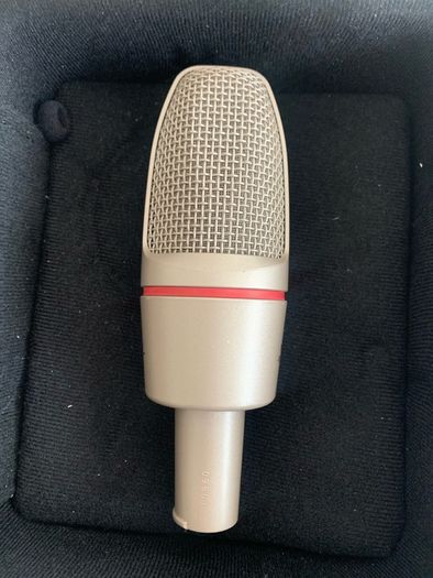AKG C3000 Condenser Microphone and Shock Mount (Excellent Condition)