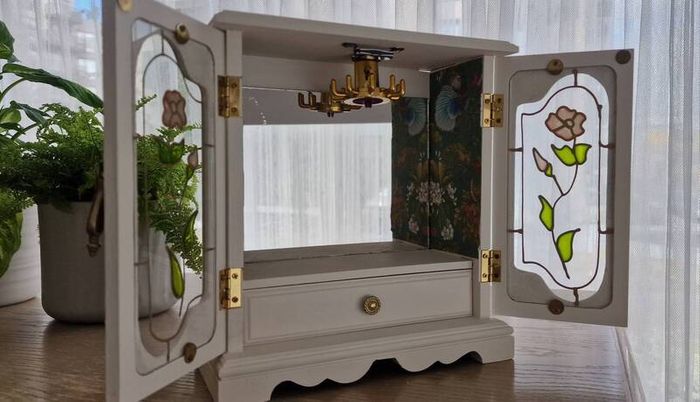 Jewellery box