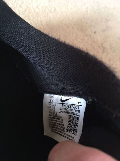 Nike trainers size UK 2.5 excellent condition