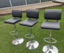 Bar stools x3
