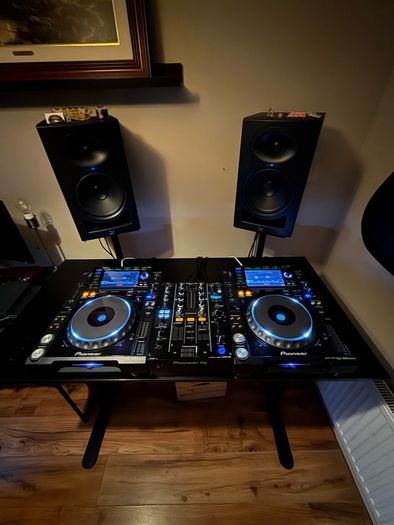CDJ-2000 Nexus + Hard Cases