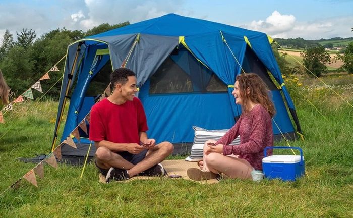3 Man Tent Ideal for Camping in the Garden, Dome Tent, Waterproof 3 Person Camping Tent with Sewn-in Groundsheet (FREE POSTAGE)