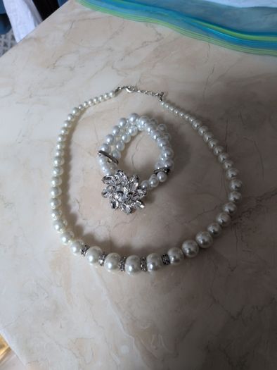 Pear & Diamond  Necklace & Bracelet Set. Costume Jewellery.