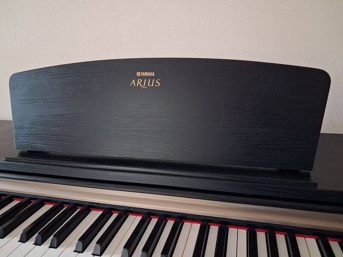 Yamaha Arius YPD-161 Digital Piano
