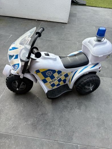 kids ride on police motor bike