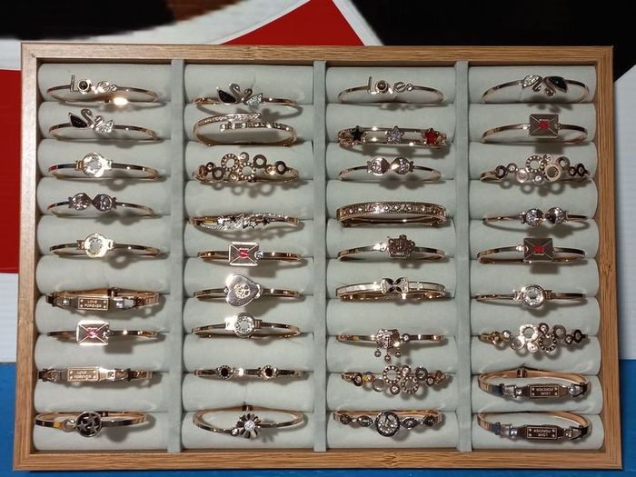 bracelets