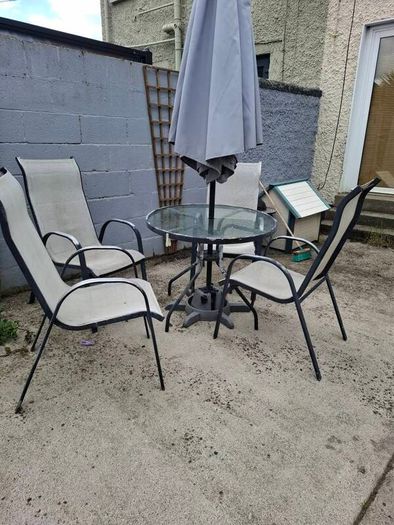 table and chairs