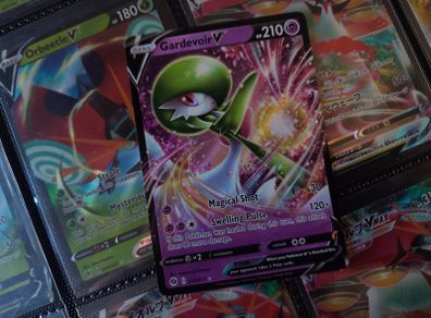 Gardevoir V ! Ultra Rare ! from Champions Path Set ! 2020 ! Pokemon Card !