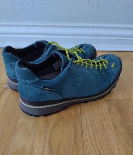 Lomer walking shoes