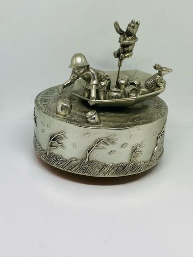 ROYAL SELANGOR Winnie the Pooh Disney Music Box