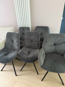 6 dining chairs for sale (2 carvers and 4 chairs)
