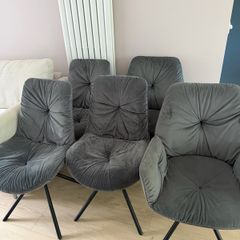 6 dining chairs for sale (2 carvers and 4 chairs)
