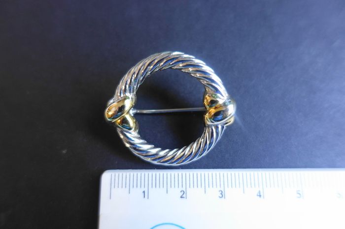 Twisted Wreath Circle Eternity Brooch