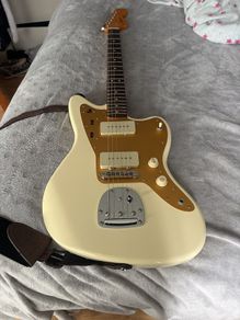 J Mascis fender jazzmaster