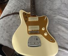J Mascis fender jazzmaster