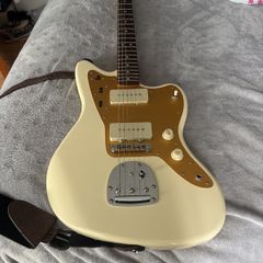 J Mascis fender jazzmaster