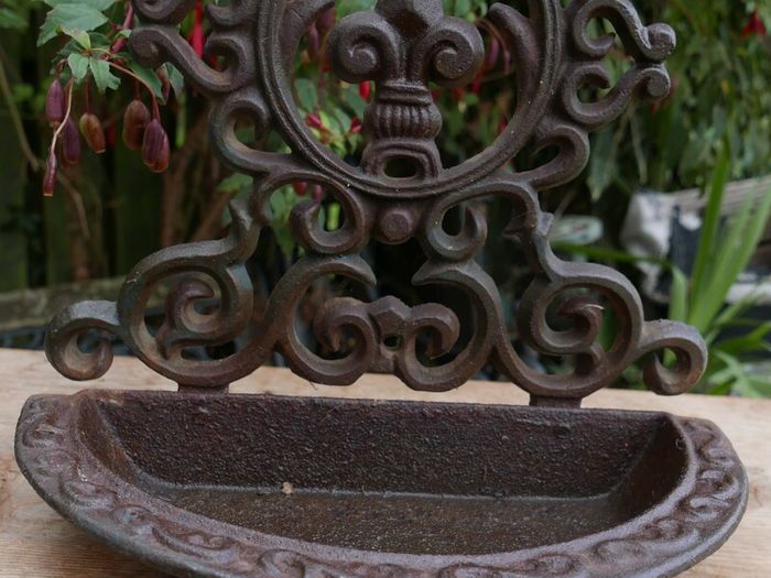 Antique Victorian cast iron wall mounted bird bath bird feeder