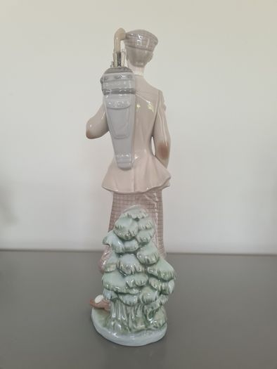 Porcelain Figurine Lladro  Waiting To Tee Off  Golfer