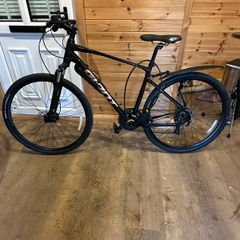 Giant Roam 4 Hybrid Bike