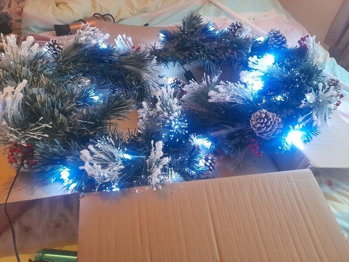 New in box light up christmas 6ft heavy flocked decorated garland with built in colour  changing lights