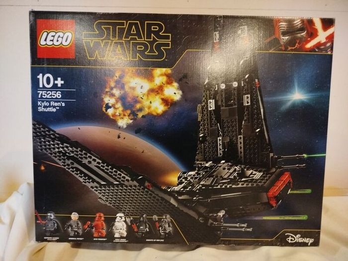 Lego 75256 Kylo Ren's Shuttle