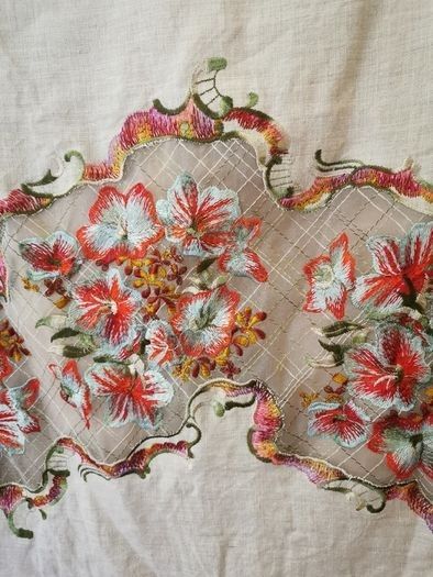 Avoca embroidery linen skirt SIZE 10