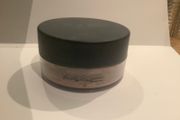 Mac Loose Powder NC20