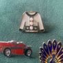 3 small vintage brooches Image 3