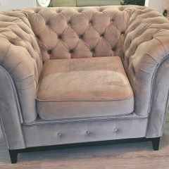 SLF 24 Chesterfield Grand Armchair