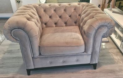 SLF 24 Chesterfield Grand Armchair