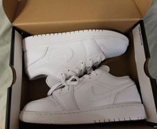 Nike Air Jordan 1 Low Junior 4.5UK