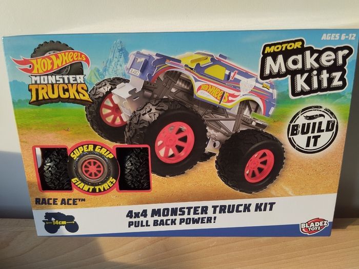 Hot Wheels Monster Trucks  Motor Maker Kitz 4x4 Monster Truck Kit